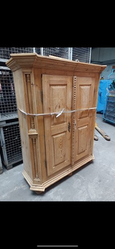 Antiker bauernschrank aus holz - antiker,